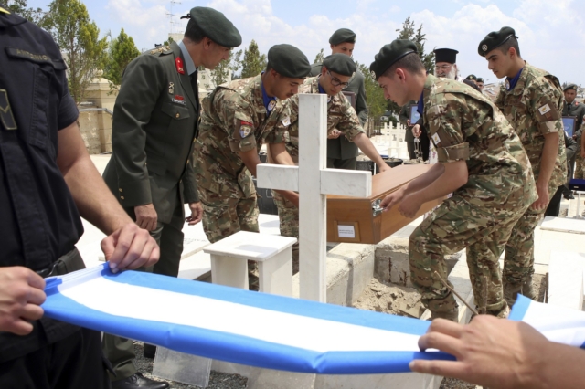 Επαναπατρίζονται τα λείψανα οκτώ Ελλήνων πεσόντων στην Κύπρο