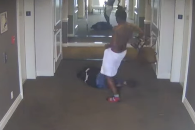 Puff Daddy: Σοκαριστικό βίντεο – Χτυπάει την πρώην σύντροφό του σε διάδρομο ξενοδοχείου