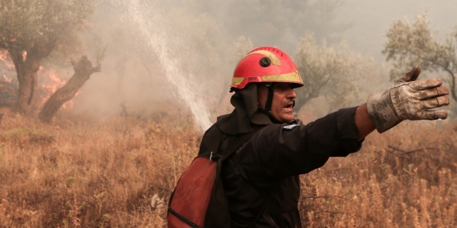 Πυροπροστασία: Παρατάσεις για τον καθαρισμό των οικοπέδων – Τι πρέπει να κάνουν οι ιδιοκτήτες ακινήτων