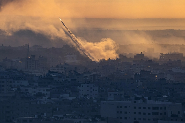 Ρουκέτες εκτοξεύονται προς το Ισραήλ από τη Χαμάς (φωτογραφία αρχείου)