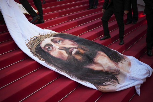 Ο Ιησούς Χριστός στο Κόκκινο Χαλί του Φεστιβάλ Καννών
