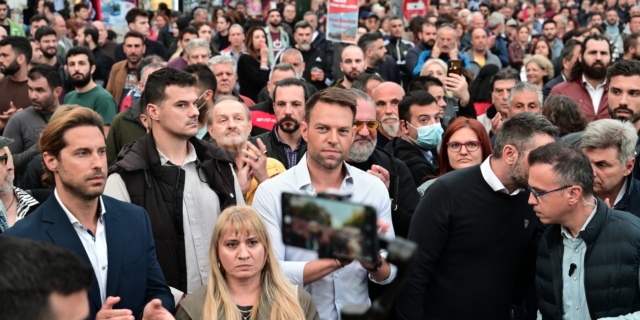 Ο Στέφανος Κασσελάκης στο συλλαλητήριο των εργαζομένων της ΛΑΡΚΟ