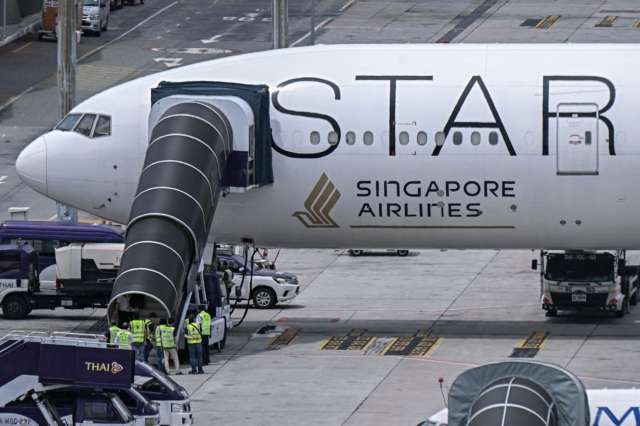 Singapore Airlines: Επιβάτες περιγράφουν τον εφιάλτη στα 37.000 πόδια – Τι ισχύει με τις αποζημιώσεις