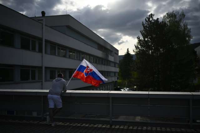 Σλοβακία: Οι θεωρίες συνωμοσίας μετά την απόπειρα δολοφονίας του Φίτσο