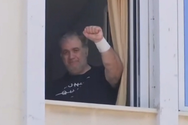 Δημήτρης Σταρόβας: Βγαίνει από το νοσοκομείο – Οι χαιρετισμοί απ’ το παράθυρο