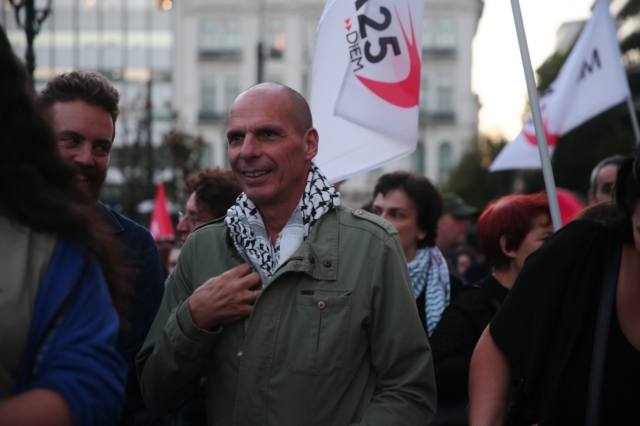Ο Γιάνης Βαρουφάκης στη διαδήλωση για την Παλαιστίνη