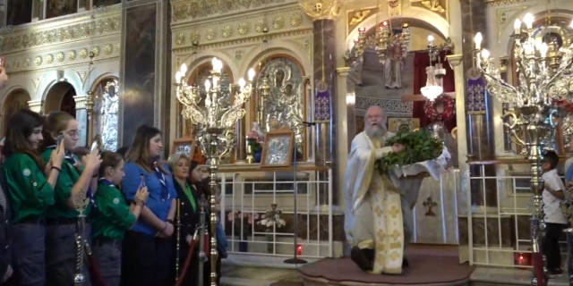 Πρώτη Ανάσταση σε Χίο και Νάξο – Viral ξανά ο “ιπτάμενος” ιερέας