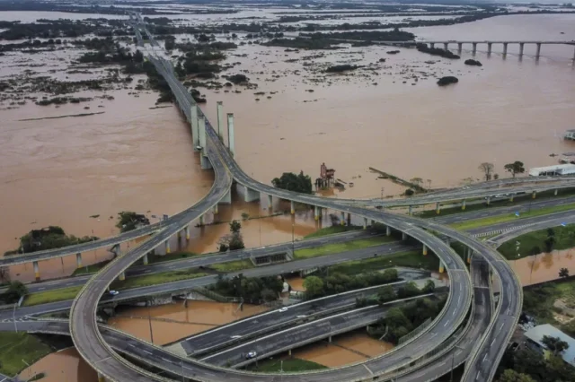 Πλημμύρες στη Βραζιλία: Στους 147 αυξήθηκαν οι νεκροί – 127 αγνοούμενοι