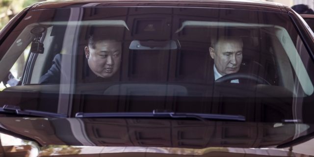 Πούτιν-Κιμ: Η “αμαξάδα” που τρόμαξε τον πλανήτη
