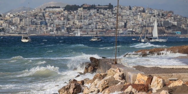 Αίθριος καιρός με δυνατούς ανέμους