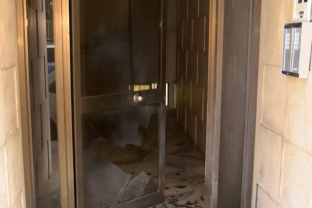 Έκρηξη σε είσοδο πολυκατοικίας στο Παγκράτι