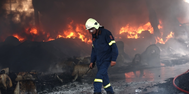 Πυροσβεστική: 55 πυρκαγιές σε ένα 24ωρο – Δύο συλλήψεις  σε Νάξο και Φωκίδα