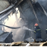 Κηφισιά: Ολοκληρωτική η καταστροφή στο εργοστάσιο από τη φωτιά