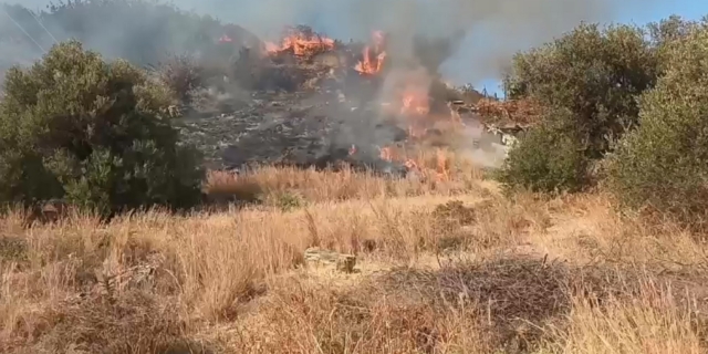 Κρήτη: Φωτιά εντός του οικισμού Μασταμπά Ηρακλείου