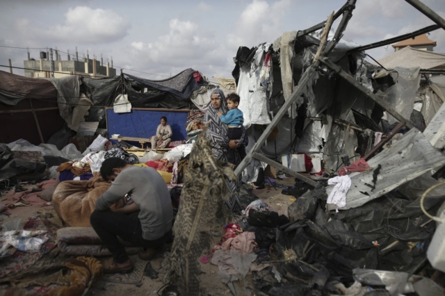 Εκτοπισμένοι από τους βομβαρδισμούς στη Γάζα