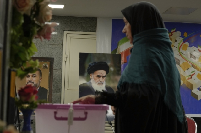 Στιγμιότυπο από τις εκλογές στο Ιράν