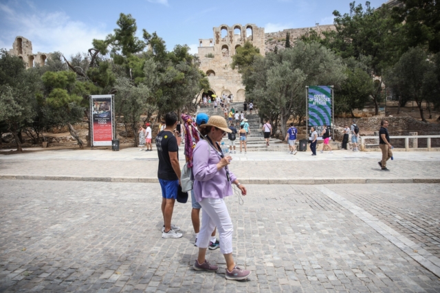 Τουρίστες στο κέντρο της Αθήνας