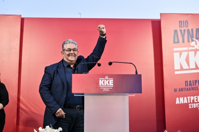 Ο ΓΓ της ΚΕ του ΚΚΕ Δημήτρης Κουτσούμπας στη κεντρική προεκλογική συγκέντρωση στην Πάτρα