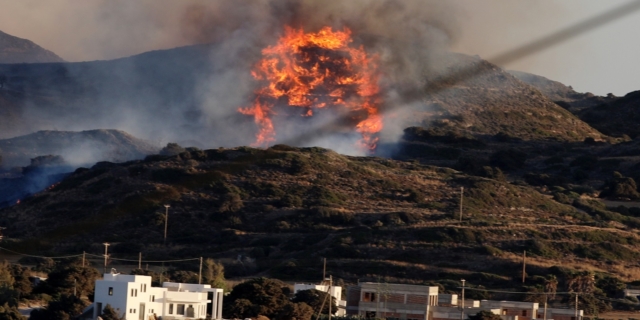 Φωτιά στη Μήλο