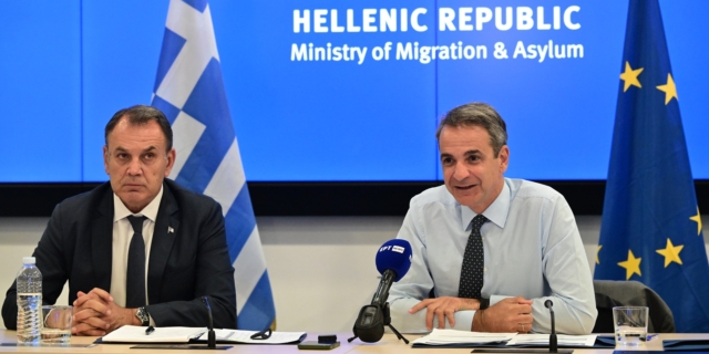 Επίσκεψη του Πρωθυπουργού Κυριάκου Μητσοτάκη στο υπουργείο Μετανάστευσης και Ασύλου