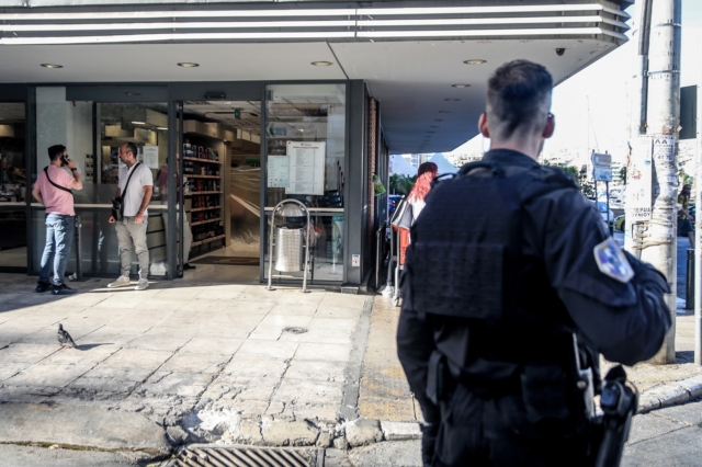 Πυροβολισμοί με ένα νεκρό έξω από σούπερ μάρκετ στον Πειραιά