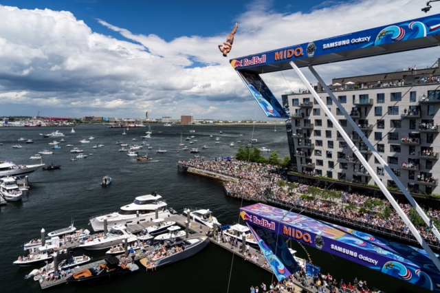 Το Red Bull Cliff Diving World Series κλείνει τα «100»