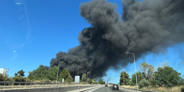 Φωτιά σε εργοστάσιο στη Ριτσώνα – Εστάλη 112