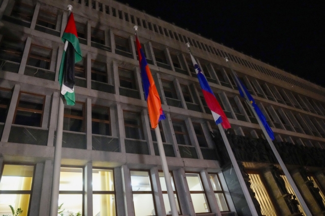 Η σημαία της Παλαιστίνης έξω από το Κοινοβούλιο της Σλοβενίας
