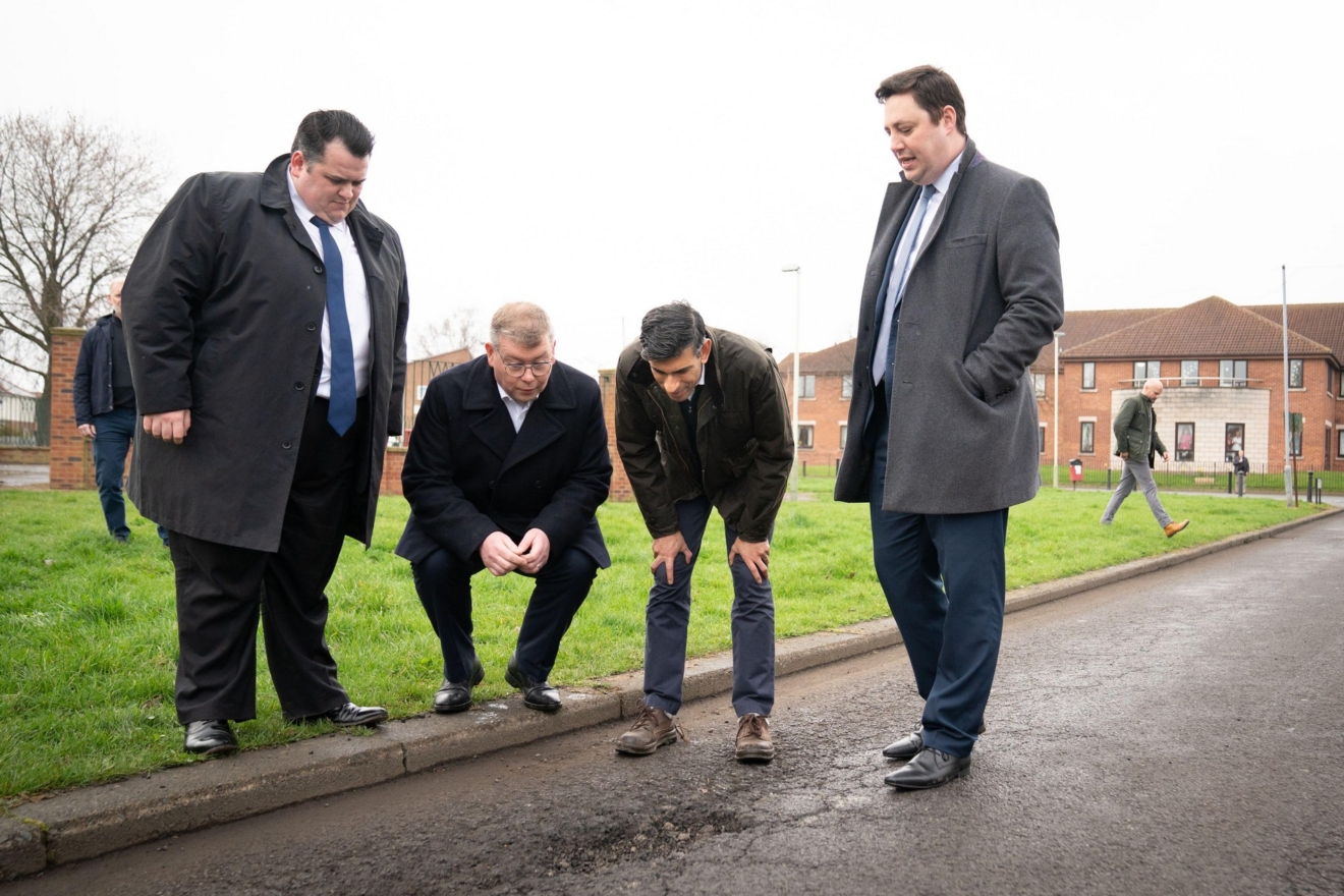 Οι Rishi Sunak, Jonathan Dulston, Tees Valley Mayor Ben Houchen και Peter Gibson σε επίσκεψη στο Darlington