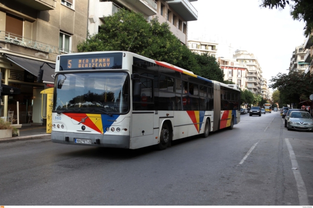Θεσσαλονίκη:  45χρονος λογομάχησε με οδηγό αστικού λεωφορείου και έσπασε το τζάμι του