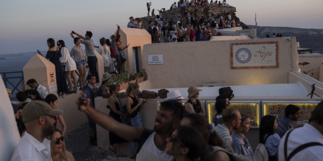 Σε Νότιο Αιγαίο, Κρήτη και Αττική οι μεγαλύτερες εισπράξεις από τον τουρισμό το 2023