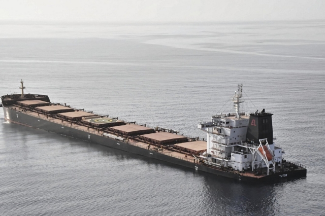 Δεξαμενόπλοιο βυθίζεται στην Ερυθρά Θάλασσα μετά από χτύπημα των Χούθι (φωτογραφία αρχείου)