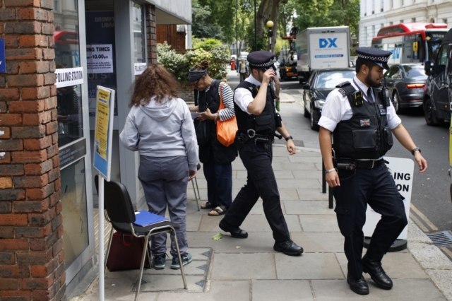 Βρετανία: Δολοφονία 3 γυναικών και ανθρωποκυνηγητό για τον δράστη με τη βαλλίστρα