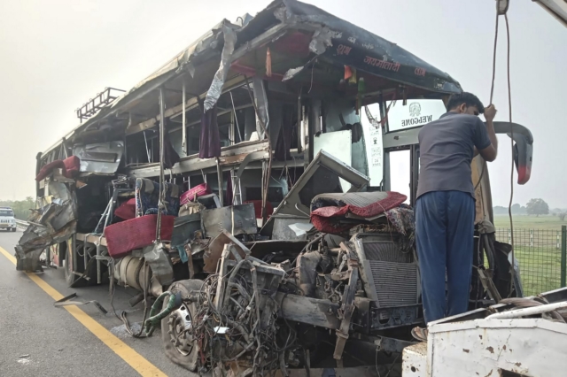 Ινδία: 18 νεκροί από σύγκρουση λεωφορείου με βυτιοφόρο