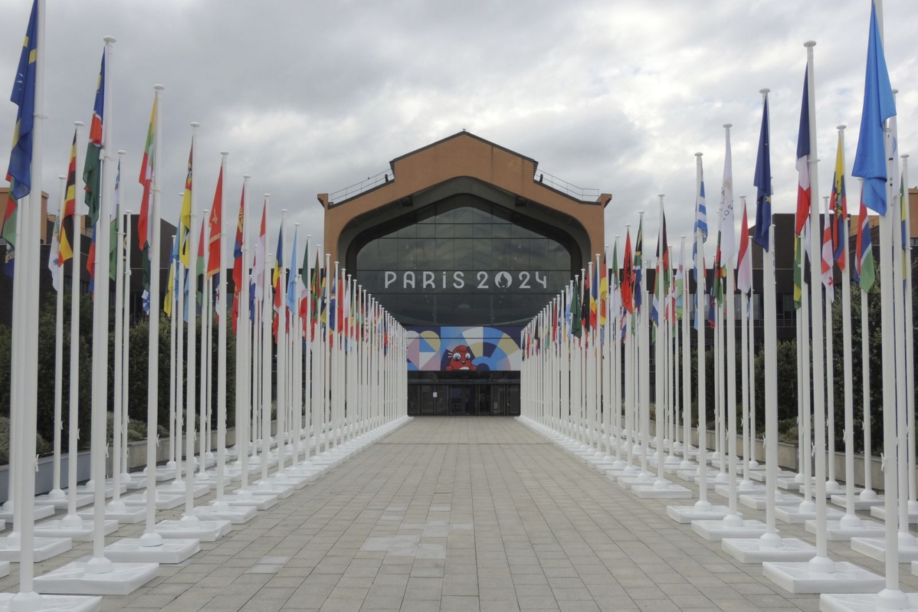 Είσοδος της καντίνας που εξυπηρετεί χιλιάδες αθλητές στο Ολυμπιακό Χωριό