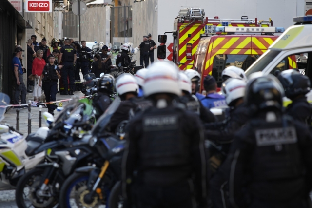 Επίθεση με μαχαίρι εναντίον αστυνομικού στο Παρίσι