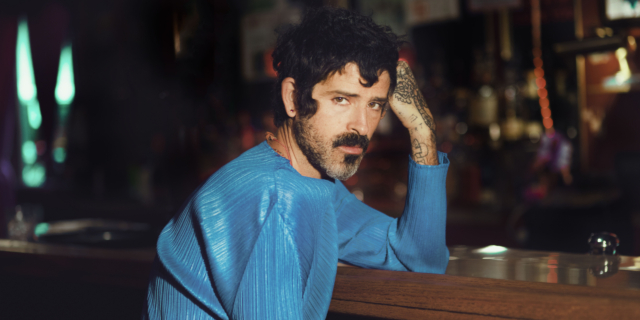 Ο Devendra Banhart μπορεί και να λέει ψέματα σε αυτή τη συνέντευξη