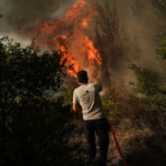 Ολονύκτια μάχη με τις φλόγες σε Κω, Χίο και Ηράκλειο – Τραυματίστηκαν έξι πυροσβέστες