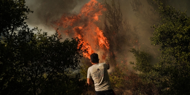 Βίντεο – ντοκουμέντο από την έναρξη της φωτιάς στον Μαραθώνα