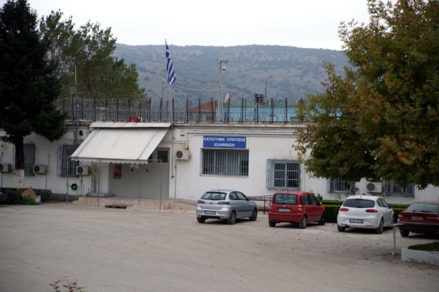 Έρευνα στις φυλακές Ιωαννίνων – Κρατούνται ο υποδιευθυντής και υπάλληλοι