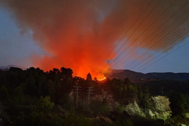 Ισπανία: Τεράστια πυρκαγιά μαίνεται σε δασική περιοχή
