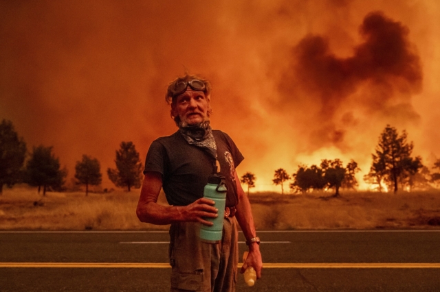 Ανεξέλεγκτες οι διαστάσεις της φωτιάς στην Καλιφόρνια – 4.000 άνθρωποι απομακρύνθηκαν από τα σπίτια τους