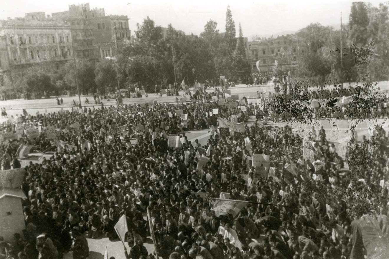 ΑΣΚΙ Αθήνα, Οκτώβριος 1944 ... στην πλατεία Συντάγματος