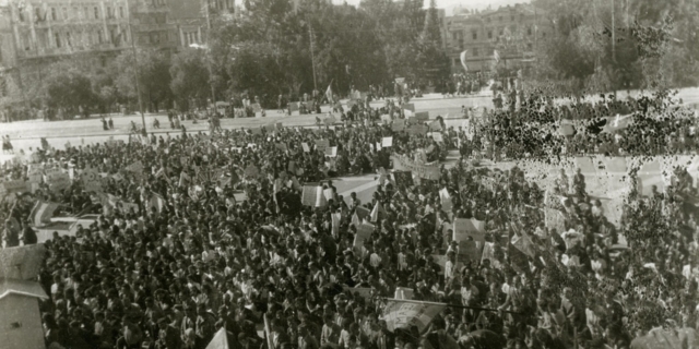 ΑΣΚΙ Αθήνα, Οκτώβριος 1944 ... στην πλατεία Συντάγματος