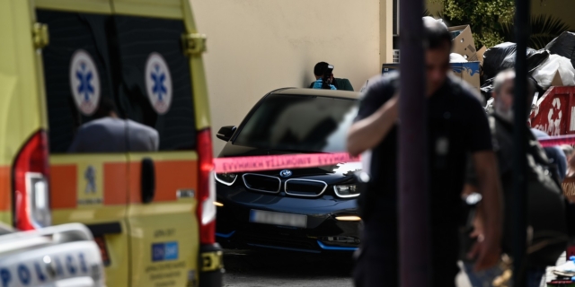 Δολοφονία άνδρα μέσα σε αυτοκίνητο, στη συμβολή των οδών 25ης Μαρτίου και Κρήτης στο Ψυχικό