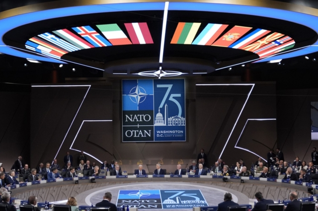 Το NATO ενισχύει την υποστήριξή του στην Ουκρανία – Τι περιλαμβάνει το πακέτο βοήθειας