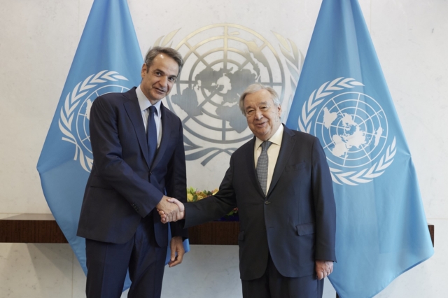 Ο πρωθυπουργός Κυριάκος Μητσοτάκης με τον Γενικό Γραμματέα του ΟΗΕ António Guterres
