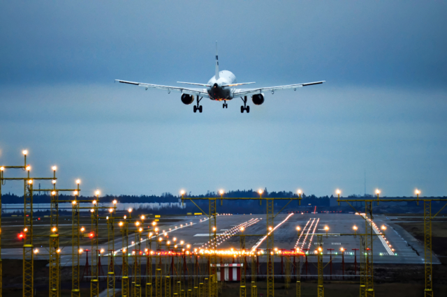 Αναγκαστική προσγείωση αεροσκάφους λόγω “βιολογικού κινδύνου” στην Ουάσιγκτον – “Οι επιβάτες έκαναν εμετό”