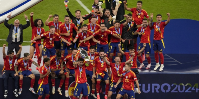 Euro 2024: Ισπανία – Αγγλία 2-1: Βασίλισσα της Ευρώπης ξανά η “Φούρια Ρόχα”