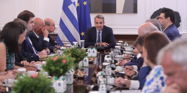 O Κυριάκος Μητσοτάκης στη συνεδρίαση του υπουργικού συμβουλίου